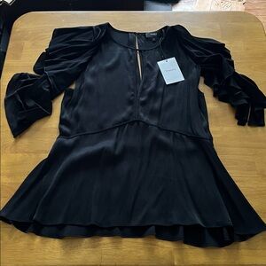 Theory M Desiraya B Black Top Cold Shoulder Ruffles